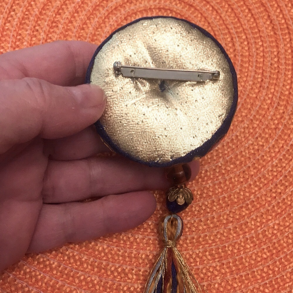 PUFF FABRIC TASSEL PIN - Picture 3 of 6